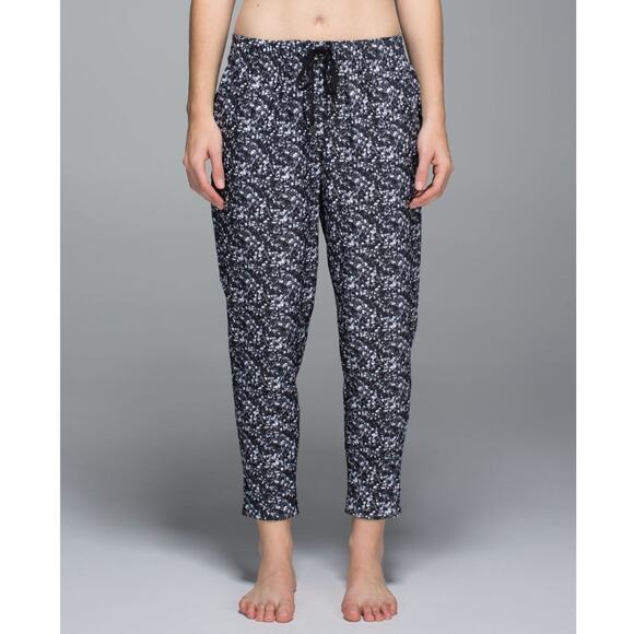 Lululemon Jet Crop Shimmy Shimmer Black White Pants Size 4 - Picture 3 of 12